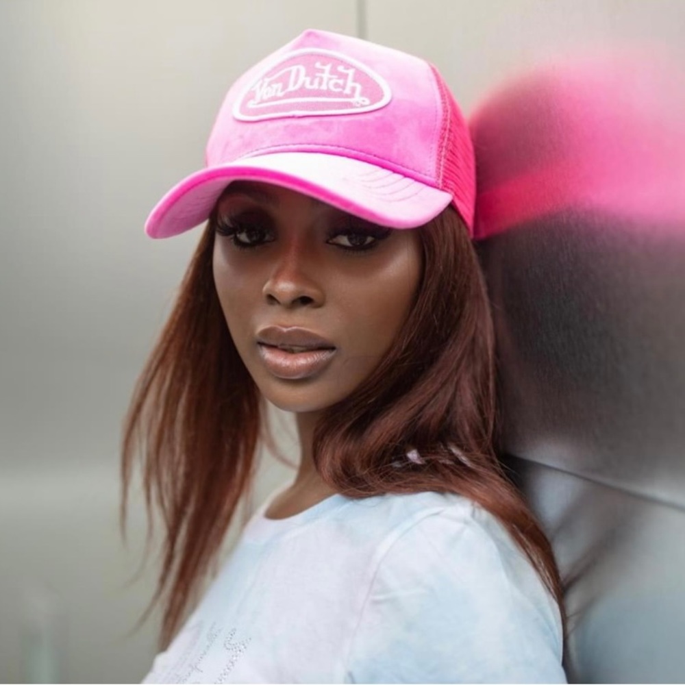 VON DUTCH Hot Pink Crushed Velvet Trucker Hat NWT Kustom Kulture Fashion Luxury